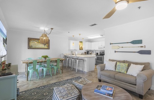 Gulf Place Condominio | Gulf Place Condo Ground Floor! Steps to pools & Across from the Beach - The Sandy Dog