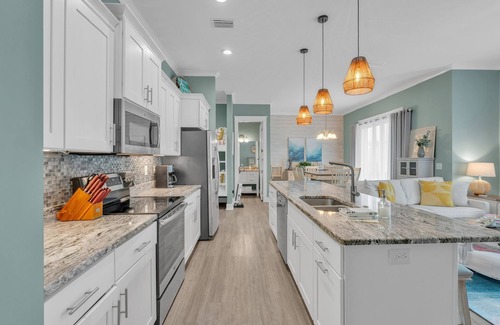 Gulf Shores Casa | Gulf Shores Cottage, Steps to Sand & Lagoon Access. Dog Friendly.