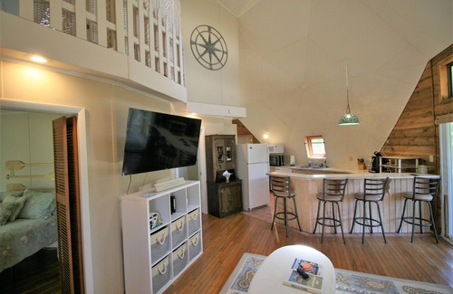 Panacea Cabaña | Gulf view Geodesic Dome Cottage just a 5 minute walk to uncrowded beach!
