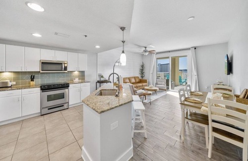 Panama City Beach Condominio | gulf view! only 30 steps to the pool and hot tub!!