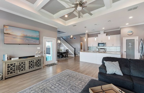 Port Aransas Casa | Gulf Views! 4 BR/3 Bath 2-Story House, Sleeps 12, Beach Access, Dogs OK!