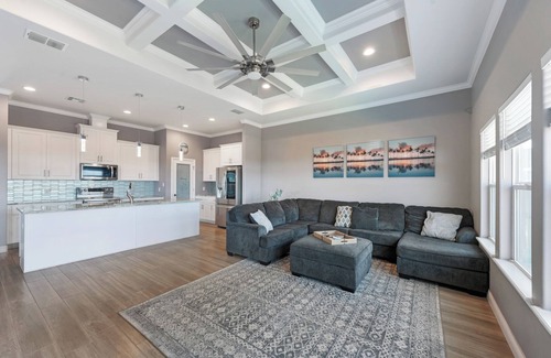 Port Aransas Casa | Gulf Views! 4 BR/3 Bath 2-Story House, Sleeps 12, Beach Access, Dogs OK!