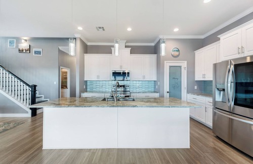 Port Aransas Casa | Gulf Views! 4 BR/3 Bath 2-Story House, Sleeps 12, Beach Access, Dogs OK!
