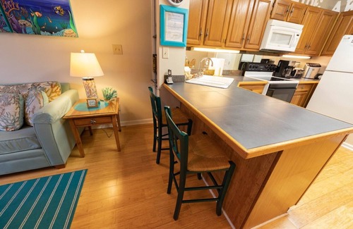 East End Casa | ¡Ahorros de otoño! 1HAB / 1BA, 60 segundos a la playa, fácil paseo al parque estatal