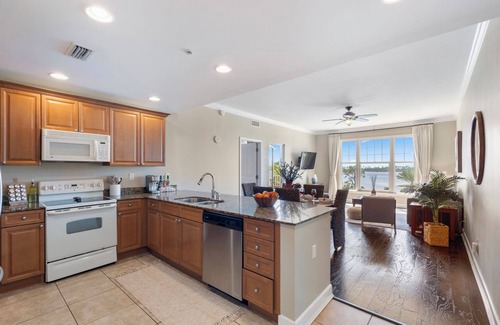 Upper Grand Lagoon Condominio | Gulf Views, Secret Beach, Pool, Golf, Beach Chairs