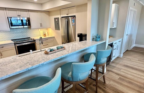 Sanibel Condominio | Recién actualizado - ¡Disponible invierno 2020! Disfrute de las hermosas vistas del Golfo desde este fabuloso condominio en la isla de Sanibel. Duerme 8