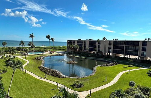 Sanibel Condominio | Recién actualizado - ¡Disponible invierno 2020! Disfrute de las hermosas vistas del Golfo desde este fabuloso condominio en la isla de Sanibel. Duerme 8