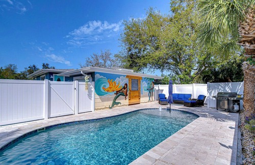 Gulfport Casa | Gulfport - 2BR Pool Retreat