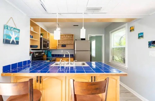 Gulfport Cabaña | Gulfport Cottage STEPS to Beach & Restaurants