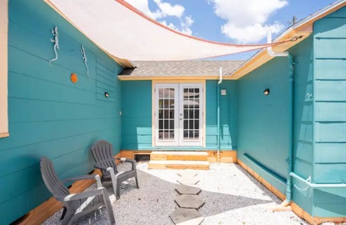 Gulfport Cabaña | Gulfport Cottage STEPS to Beach & Restaurants