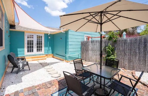 Gulfport Cabaña | Gulfport Cottage STEPS to Beach & Restaurants