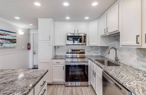 Corpus Christi Condominio | Gulfstream Condos Unit 111 | Pool & Hot Tub | Beachfront Patio