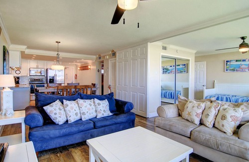 Corpus Christi Condominio | Gulfstream Condos Unit 116 | Beachfront Patio | Pool & Hot Tub