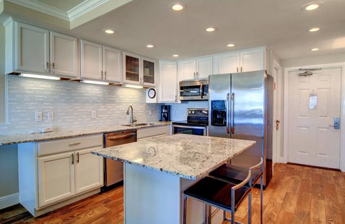 Corpus Christi Condominio | Gulfstream Condos Unit 116 | Beachfront Patio | Pool & Hot Tub