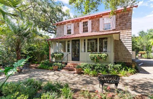 Saint Simons Island Casa | Gull Cottage and Guest House - 757 Ocean Blvd