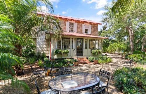 Saint Simons Island Casa | Gull Cottage and Guest House - 757 Ocean Blvd