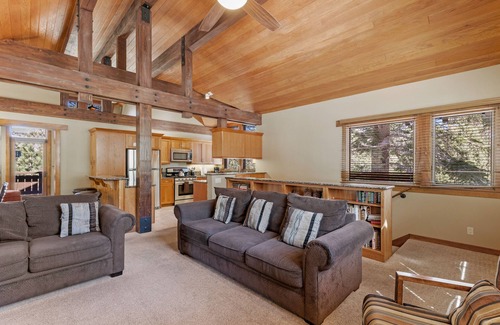 June Lake Casa | Gull Lake Craftsman, a custom home that sleeps 10.