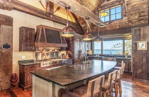 Lake Shore Cabina | Gull Lakes Finest! Reclamado lujo y encanto