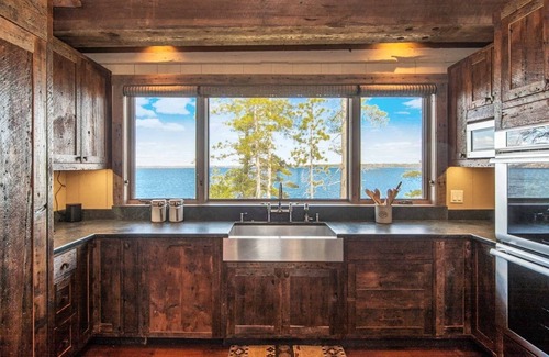 Lake Shore Cabina | Gull Lakes Finest! Reclamado lujo y encanto