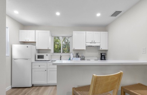 Sanibel Cabaña | Gumbo Limbo cottage - quaint island paradise