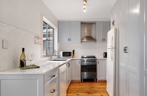 Wentworth Falls Casa | Gumtree Cottage in a quiet street with fenced yard