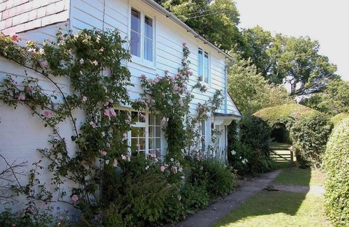 Upper Dicker Cabaña | Gun Hill Cottage