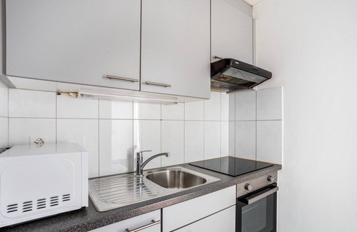 Gundeldingen Apartamento | Gundeldingen studio w/ Storage, nr Train Station, by Blueground