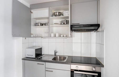 Gundeldingen Apartamento | Gundeldingen studio w/ Storage, nr Train Station, by Blueground