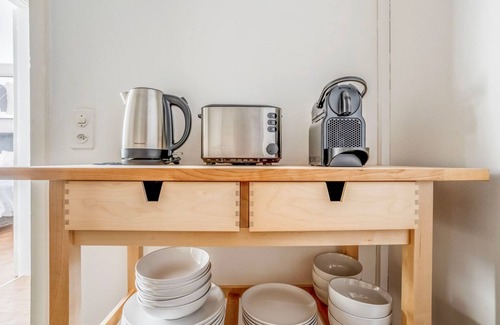 Gundeldingen Apartamento | Gundeldingen studio w/ Storage, nr Train Station, by Blueground