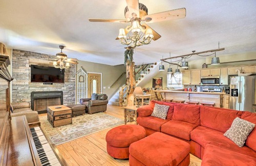 Guntersville Casa | Guntersville Cabin Nestled in Kudzu Cove Resort