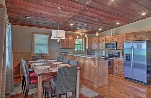 Guntersville Cabina | ¡NUEVO! Guntersville Cabina w / Vistas - A pie de lago!