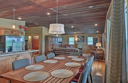 Guntersville Cabina | ¡NUEVO! Guntersville Cabina w / Vistas - A pie de lago!