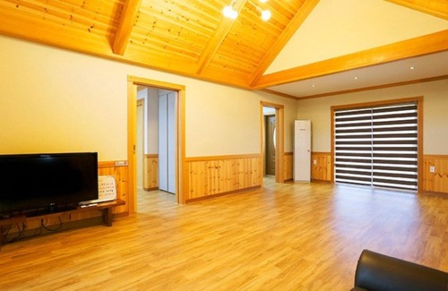 Naesan-ri Casa | Gurye Sansuyu Kkotdamgil Pension