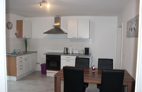 Kaiserslautern Apartamento | Gut gelegenes Appartment mit Wifi, Parkplatz, Wama, Trockner usw.