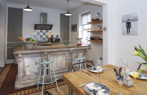 Beaumaris Cabaña | TIENDAS GWALIA, que admiten mascotas, con chimenea en Beaumaris, Ref 1008853