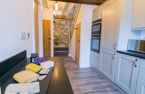 Beaumaris Cabaña | Gwel y Fenai - a coastal that sleeps 4 guests in 2 bedrooms