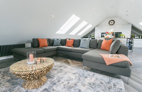 Rhosneigr Cabaña | Gwel y Wyddfa - sleeps 6 guests in 3 bedrooms