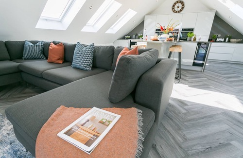 Rhosneigr Cabaña | Gwel y Wyddfa - sleeps 6 guests in 3 bedrooms