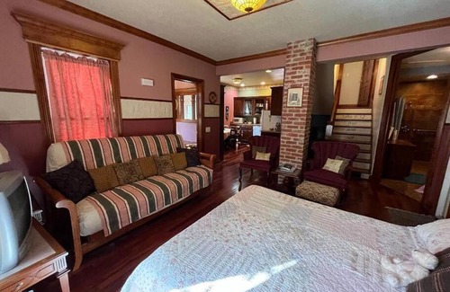 St. Ansgar Casa | Gwen’s Place - Whole House