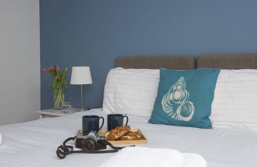 St Just Hotel | Gwenver, B&B - a hotel room that sleeps 2 guests in 1 bedroom