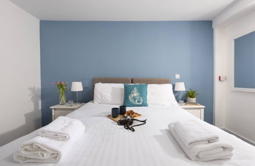St Just Hotel | Gwenver, B&B - a hotel room that sleeps 2 guests in 1 bedroom