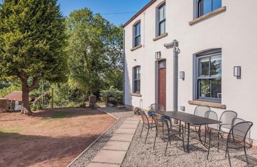 Llanfihangel Tal-y-llyn Casa | Gwrlodde