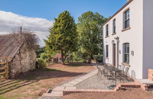 Llanfihangel Tal-y-llyn Casa | Gwrlodde