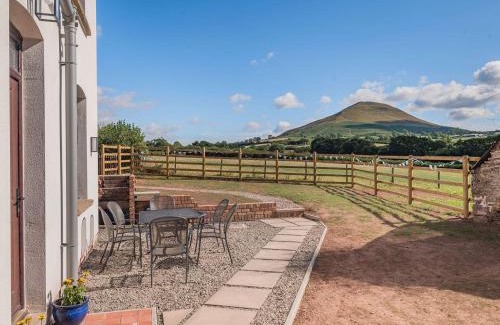 Llanfihangel Tal-y-llyn Casa | Gwrlodde