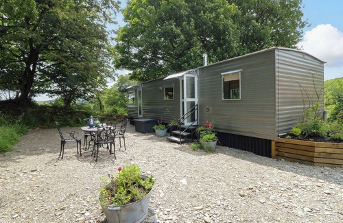 Pumpsaint Cabaña | GWYBEDOG, romantic, character holiday cottage in Lampeter