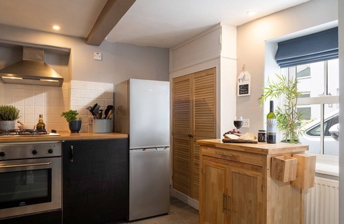 Beaumaris Cabaña | Gwyndy - a town that sleeps 4 guests in 2 bedrooms