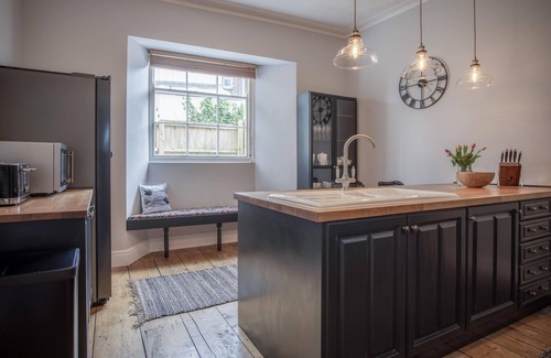 Tenby Casa | Gwynne House - 6 Bed Holiday Home - Tenby Harbour