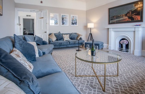 Tenby Casa | Gwynne House - 6 Bed Holiday Home - Tenby Harbour