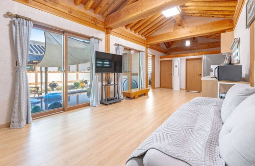 Gyeongju Casa | Gyeongju Adamwon Hanok Dokchae Pension