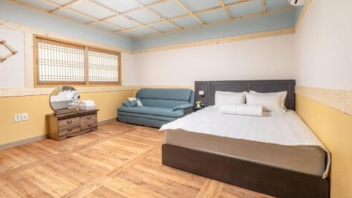 Gyeongju Casa | Gyeongju gampo byeolbit hanok Pension